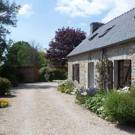 Sue'S Cottages Pleuven Luaran gambar