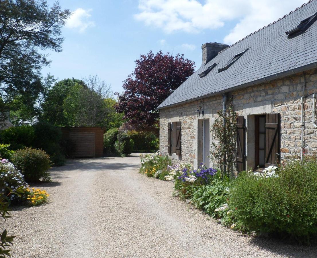 Sue'S Cottages Pleuven Luaran gambar