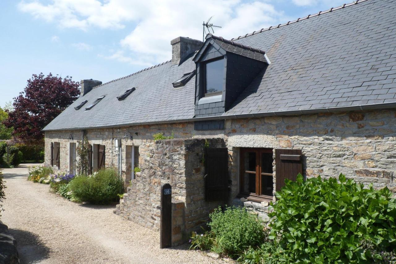 Sue'S Cottages Pleuven Luaran gambar