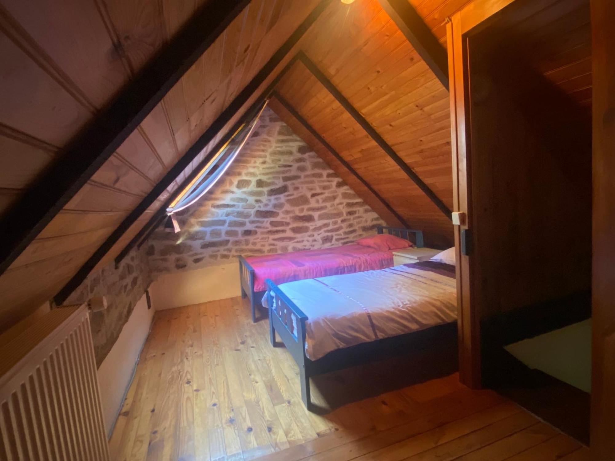 Sue'S Cottages Pleuven Luaran gambar