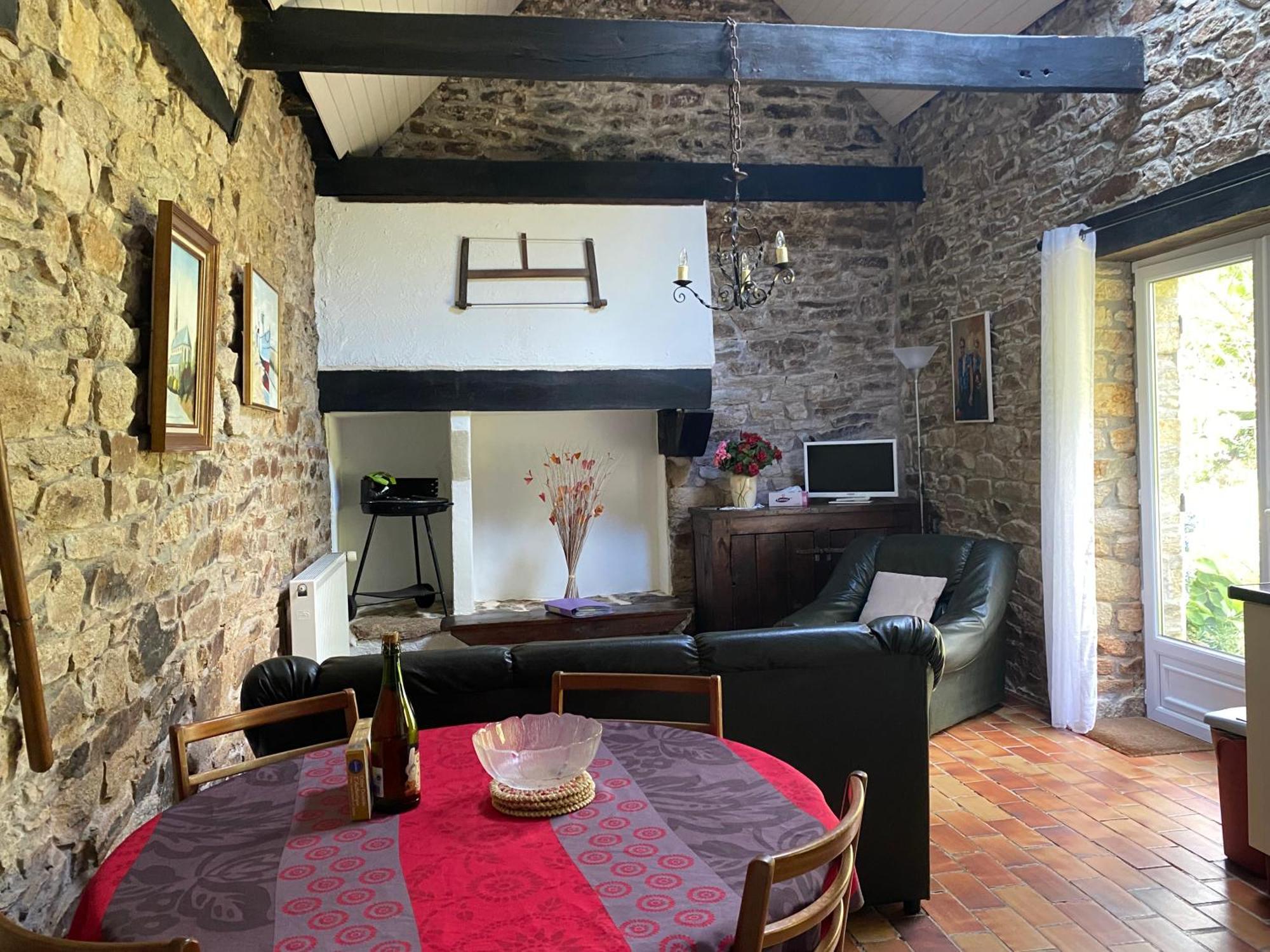Sue'S Cottages Pleuven Luaran gambar