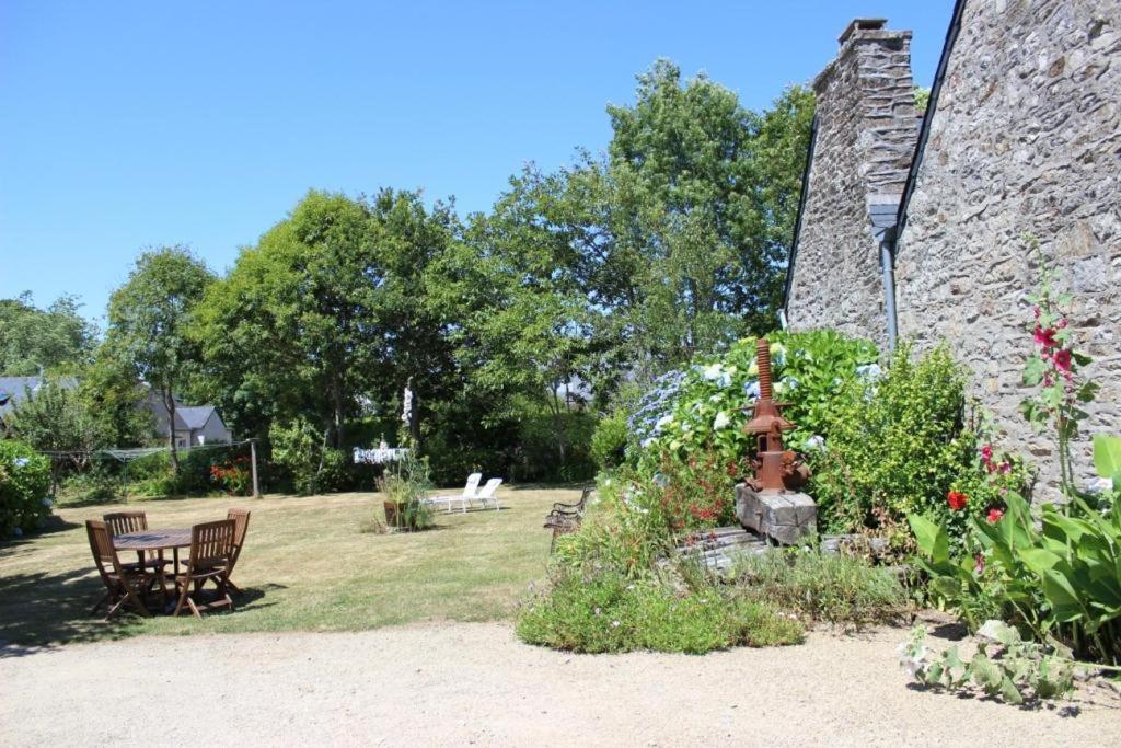 Sue'S Cottages Pleuven Luaran gambar