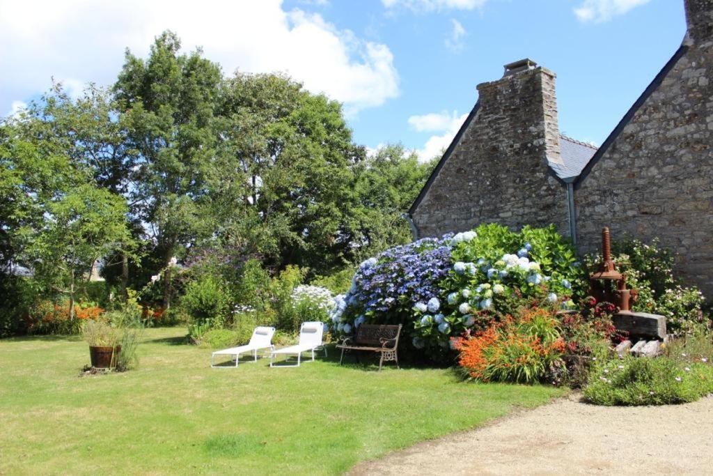 Sue'S Cottages Pleuven Luaran gambar
