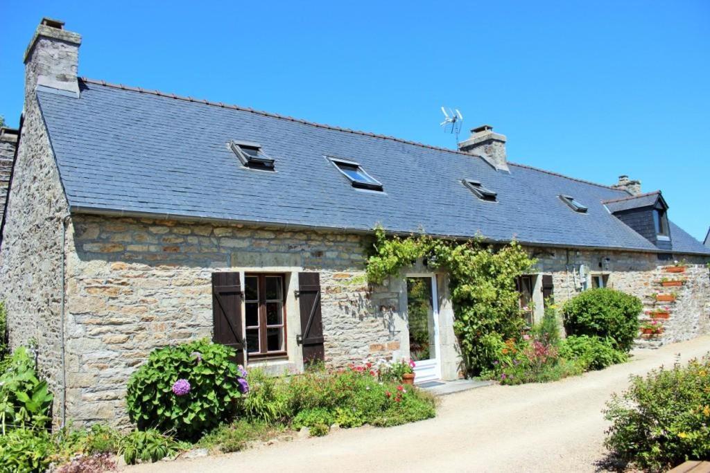 Sue'S Cottages Pleuven Luaran gambar
